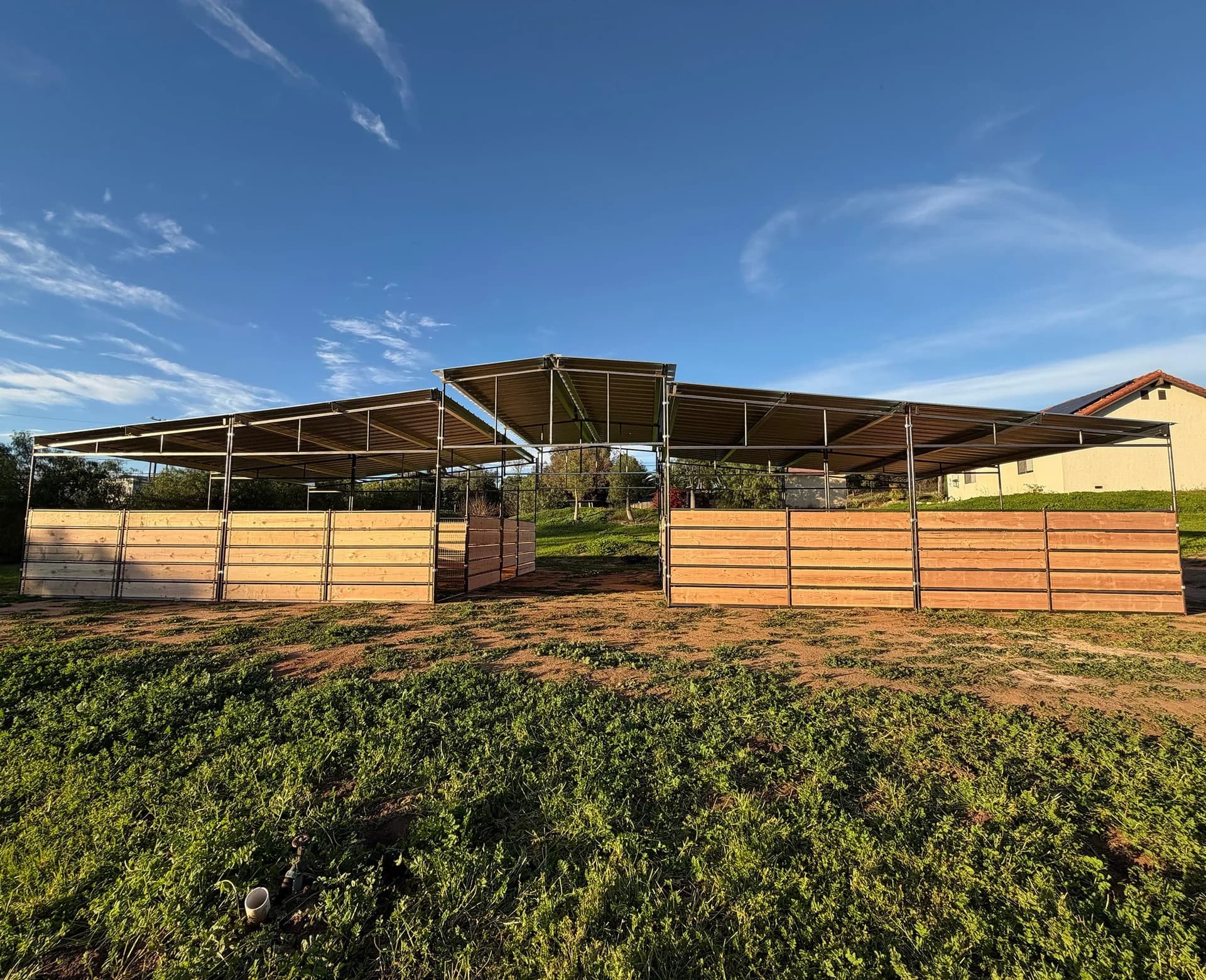 Mare Motel with 12×24 Stalls Fully Covered | Wood Panel Clamps | 5-Rail, view 3