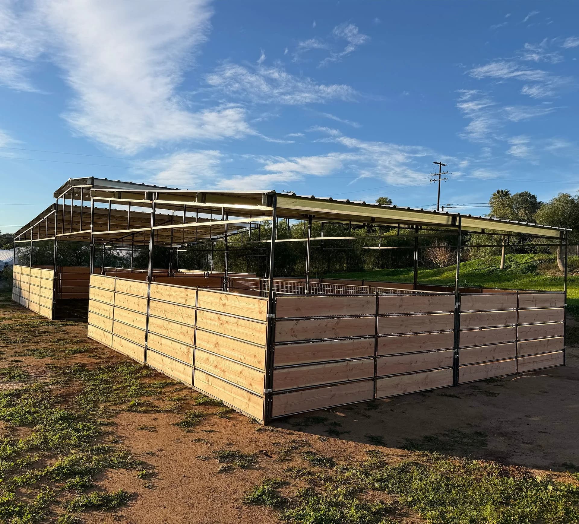 Mare Motel with 12×24 Stalls Fully Covered | Wood Panel Clamps | 5-Rail, view 4