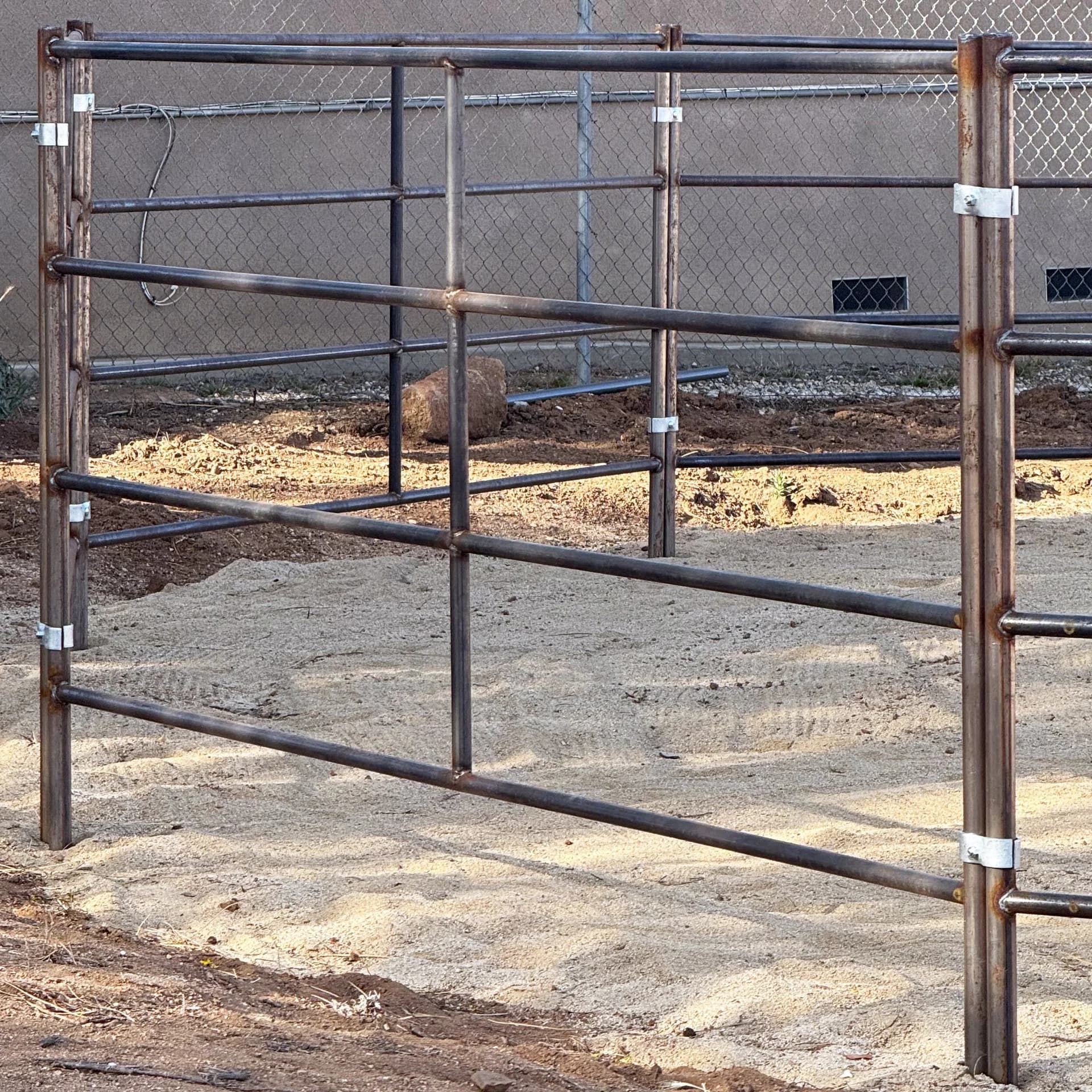 40 ft Round Pen – 4-Rail, 14-Gauge Rustic Steel, view 4