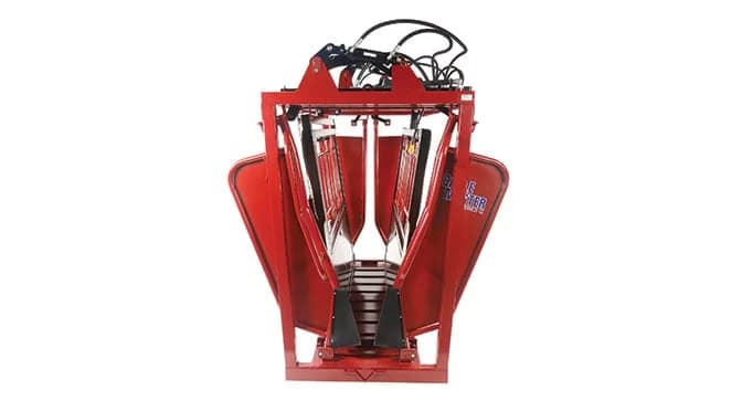 CattleMaster Series 12 Hydraulic Cattle Squeeze Chute - view 3