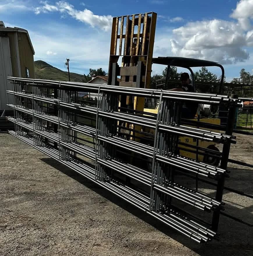 Heavy-duty continuous fence for working ranches