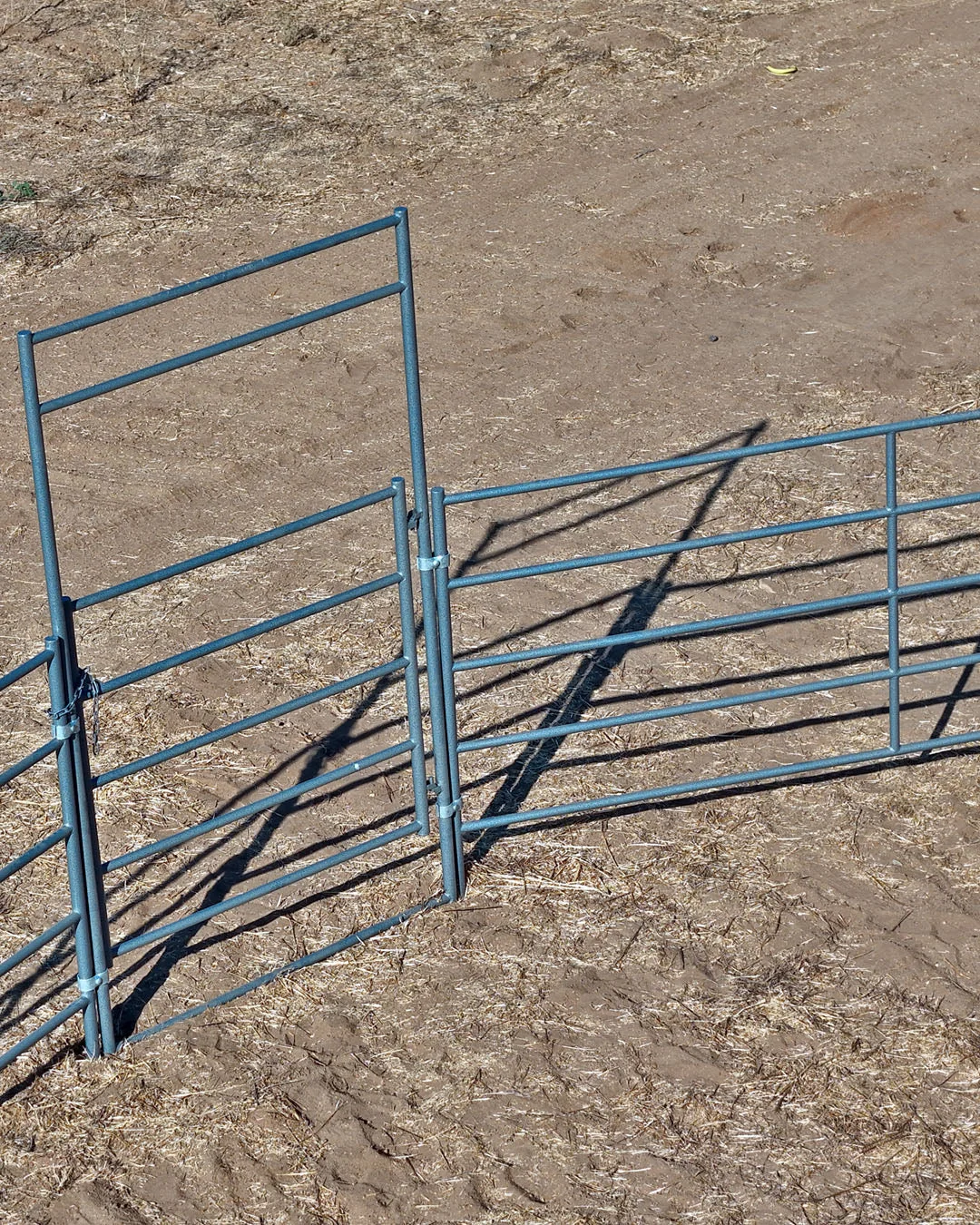 Bow gate included with the round pen kit
