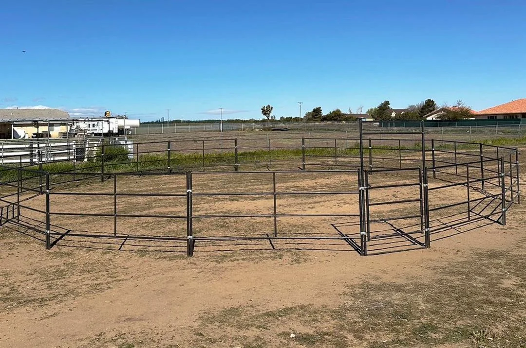 50 ft Round Pen (4-Rail) 14-Gauge Steel Rustic — product detail photo