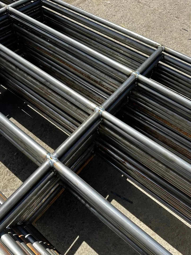 10 ft Continuous Fence Panel, Bare Metal/Rustic, 1-1/4" (4 Rail) — product detail photo
