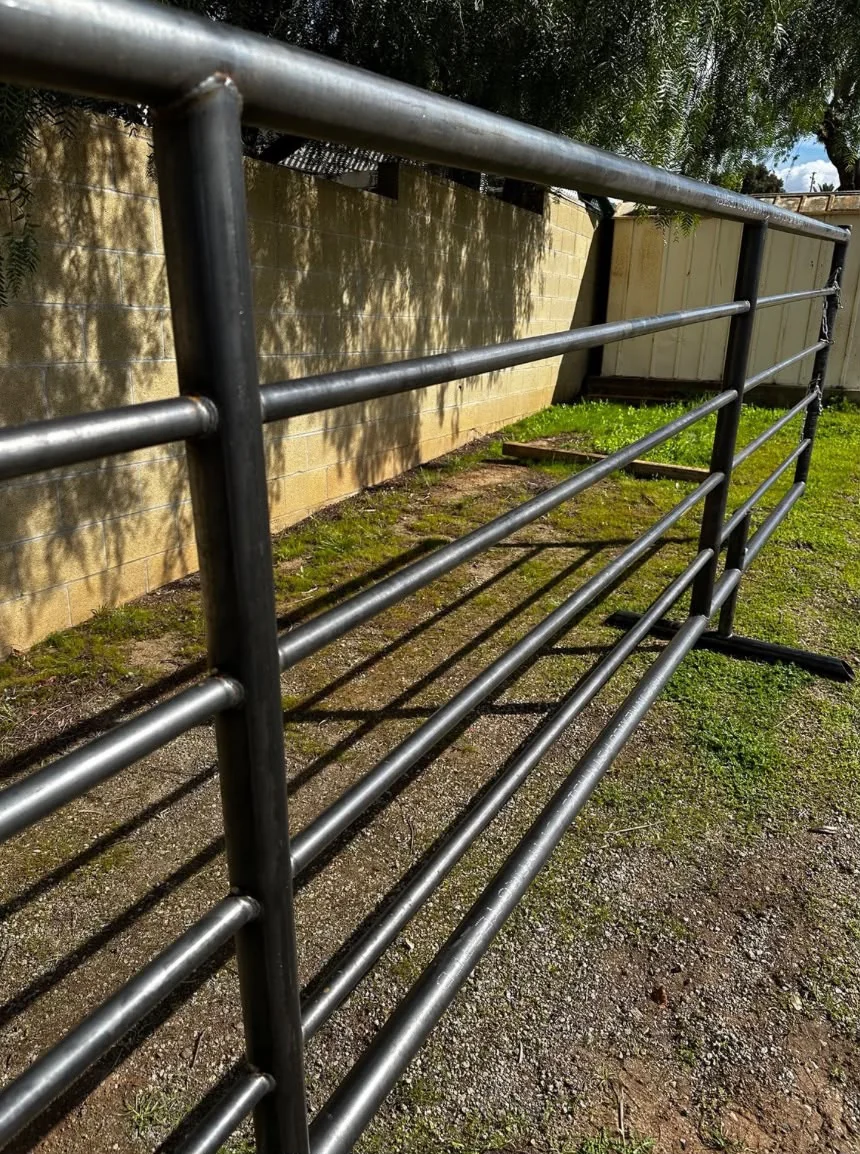 20 ft Cattle Livestock Panels 2-3/8" 14 Gauge – Freestanding with Detachable Feet — FREESTANDING CATTLE LIVESTOCK PANELS